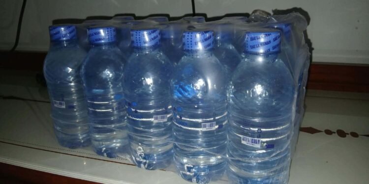 Flambée du prix de l&rsquo;eau embouteillée : Le Ministère du Commerce tape du poing sur la table 